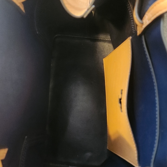 Tory Burch Block T Bucket Bag Tan Leather - Picture 9 of 11